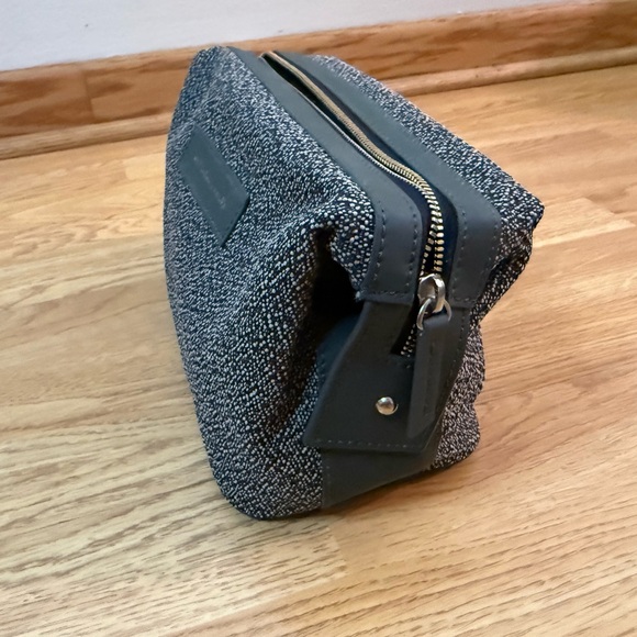 WANT Les Essentiels Gray Toiletry Bag - Picture 3 of 7